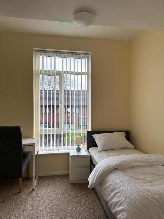 Rooms 7 Minutes From Etihad แมนเชสเตอร์ ภายนอก รูปภาพ